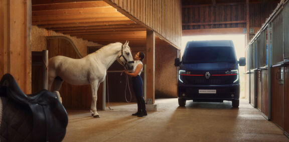 Renault-Trucks-Master-horses-02