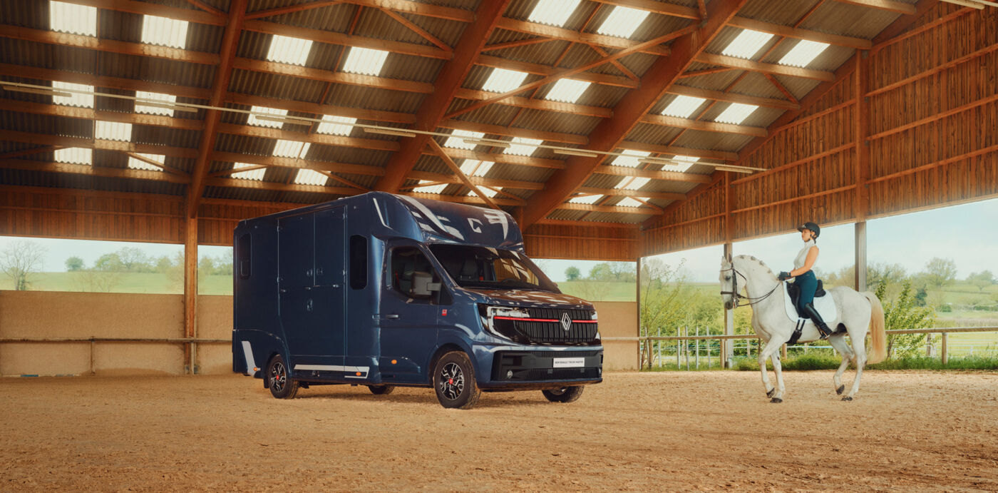 Renault-Trucks-Master-horses-01