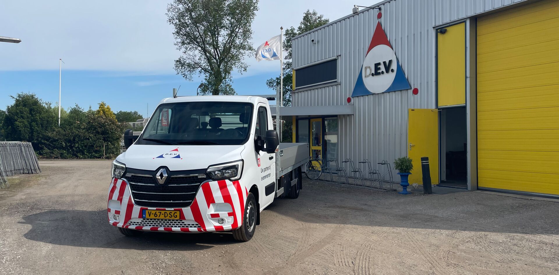 somethingsomethingQnKjeT Aflevering DEV Verhuur