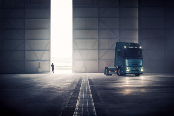 Volvo_Trucks-dealernaam-Volvo_FH_Aero_Electric_01