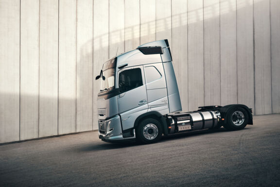 Volvo_Trucks-dealernaam-Volvo_FH_Aero_gas-powered_02