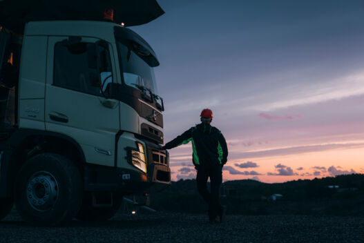 Er zijn allerlei opties om het rij- en werkcomfort verder te verhogen. Bijvoorbeeld met het elektronisch geregelde stuurbekrachtigingssysteem Volvo Dynamic Steering. Er zijn allerlei opties om het rij- en werkcomfort verder te verhogen. Bijvoorbeeld met het elektronisch geregelde stuurbekrachtigingssysteem Volvo Dynamic Steering.