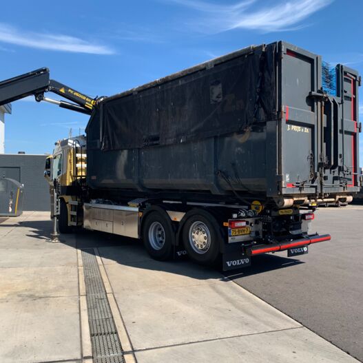 somethingheictF30jQ.jpg Aflevering J. Prijs & Zn.