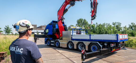 De sterkste ooit voor Gerjac: nieuwe Volvo FM met 145 tonmeter autolaadkraan