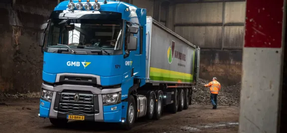 Twee Renault Trucks T High-Trekkers voor Van Der Wiel Transport