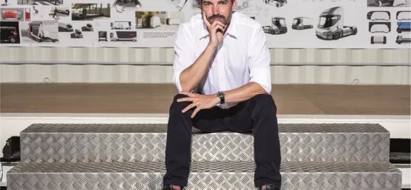 Paul-Daintree-Renault-Trucks-Design-Director De designgeschiedenis van de Renault Trucks nieuwe TCK range