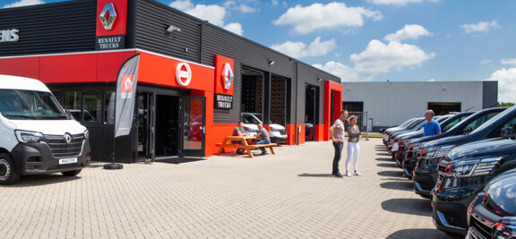LVS opent 1<sup><small>ste</small></sup> Renault Experience Center