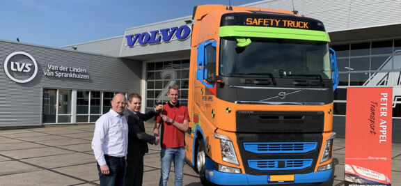 Peter Appel Transport zet Volvo Safety Truck in