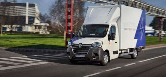 LVS-Renault-Master-E-tech-platform-cabine-bakwagen