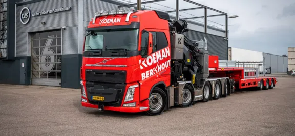 Volvo FH met elektrische autolaadkraan voor Koeman Berkhout