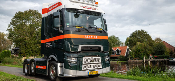 Eerste Renault Trucks T High voor Van der Wardt Transport