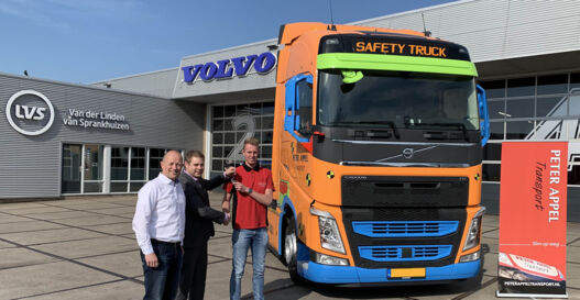 1860x1050-aflevering-volvo-safety-truck-peter-appel