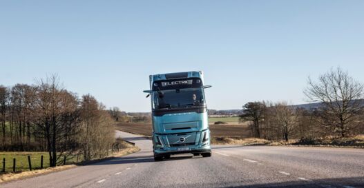 volvo-fh-aero-electric-country-road