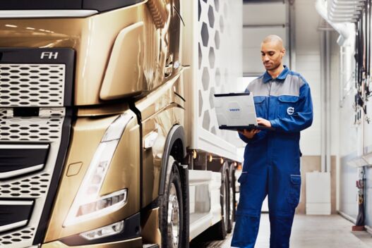 LVS-Volvo-Service-Contracts-Golden-truck