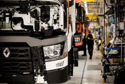 Renault Trucks Bourg-en-Bresse plant_02_LR