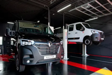 180-LVS-Bedrijfswagens_Renault Trucks Experience Centre (14)_