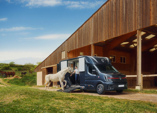 Renault-Trucks-Master-horses-03 Renault-Trucks-Master-horses-03